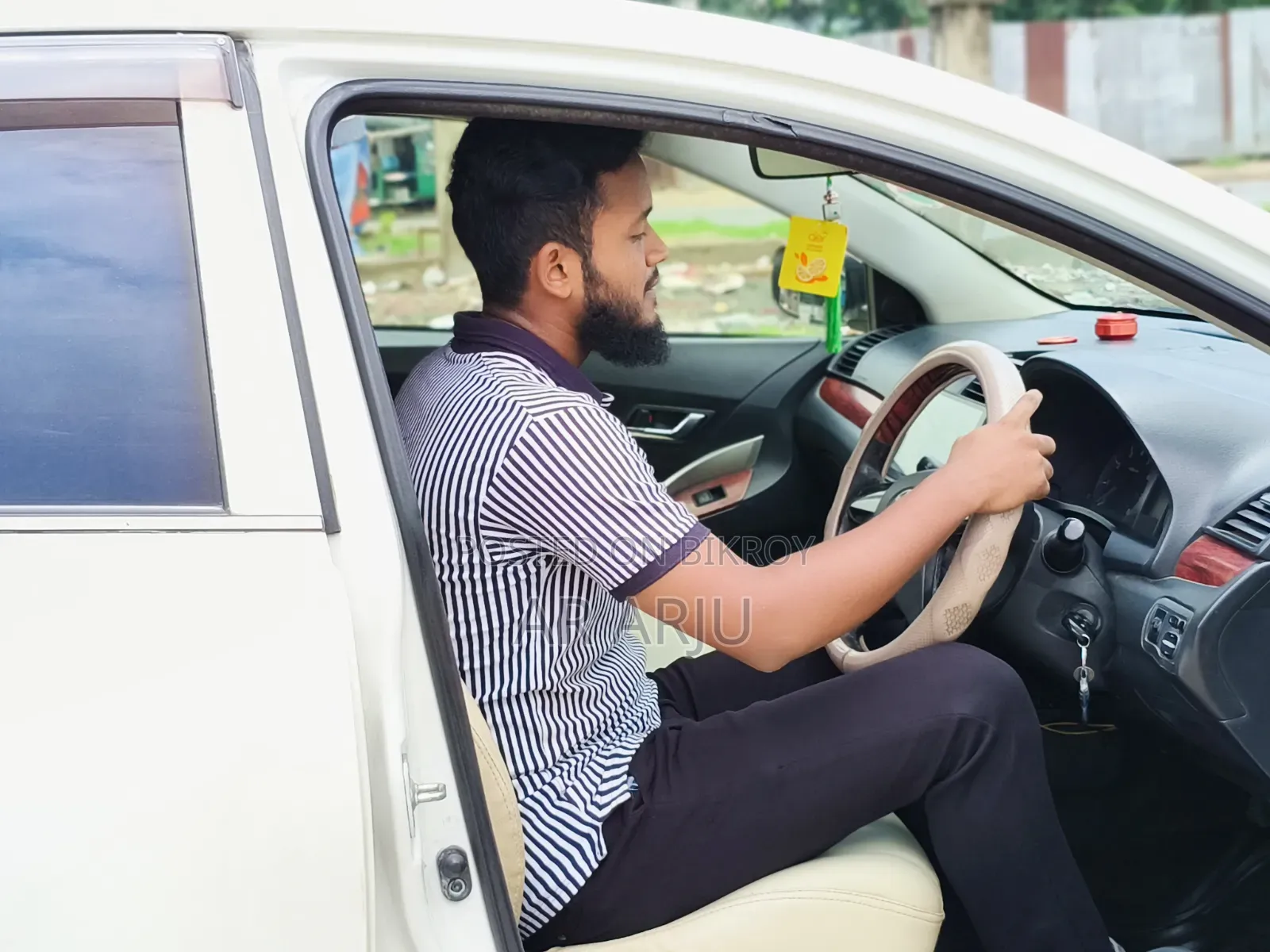 Toyota Premio ২০১২ হোয়াইট