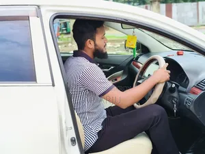 Toyota Premio ২০১২ হোয়াইট