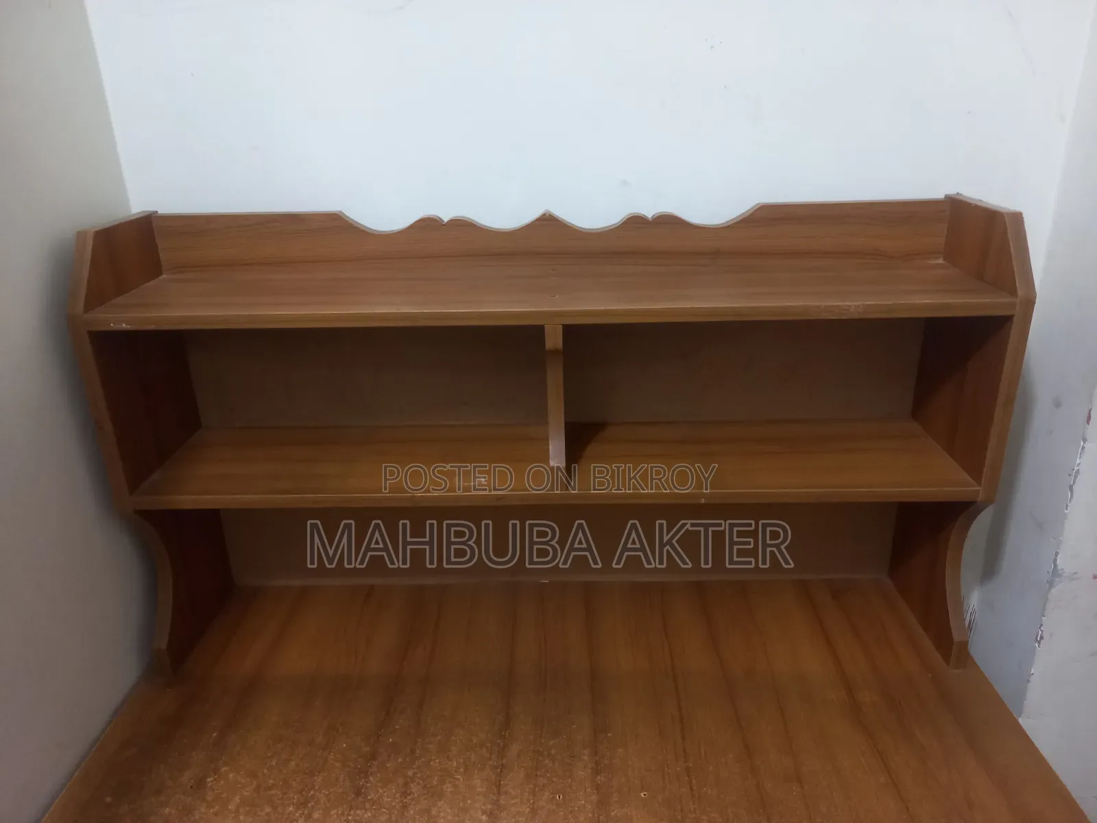 একটি পড়ার টেবিল বিক্রি করতে চাই