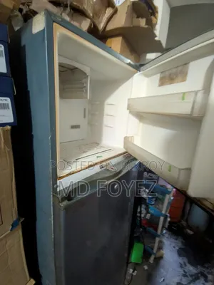 Running Samsung Fridge at Alubdi, Mirpur 12