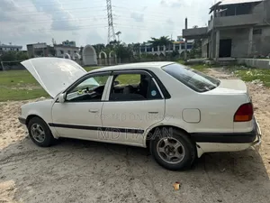 Toyota Corolla 2000 White