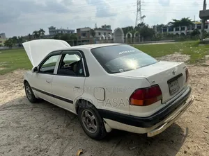 Toyota Corolla 2000 White