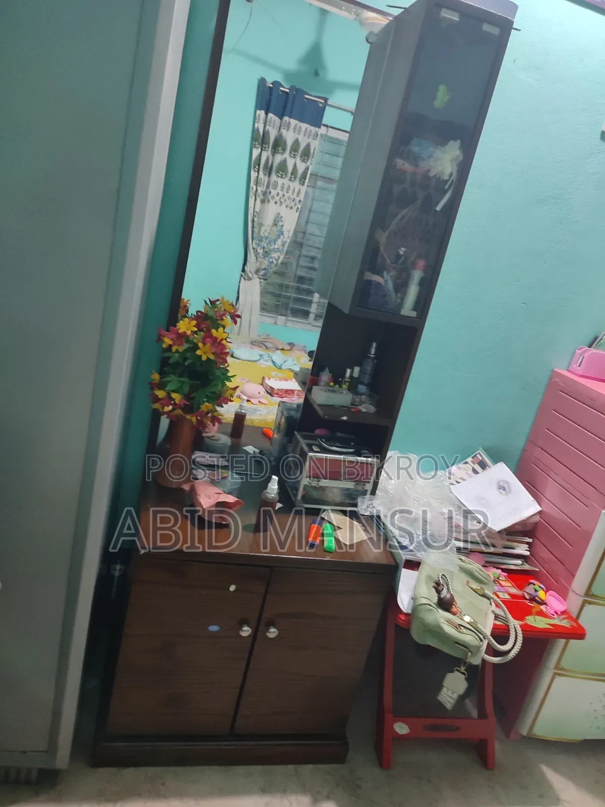 ড্রেসিং টেবিল