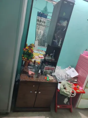 ড্রেসিং টেবিল