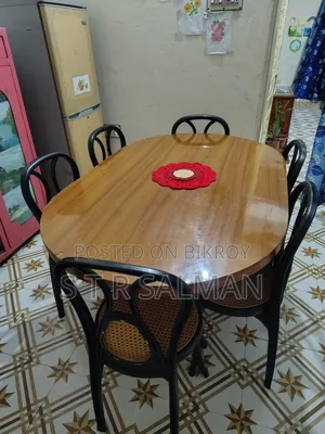 ডাইনিং টেবিল সেট। দেখতে এখনো নতুনের মত