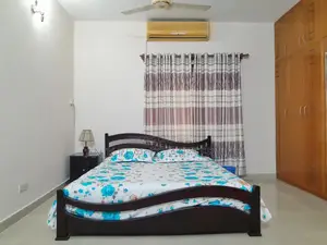 গুলশানের অনিক রিয়েল এস্টেটে ৩ বেডরুমের ফার্নিশড অ্যাপার্টমেন্ট ভাড়ার জন্য