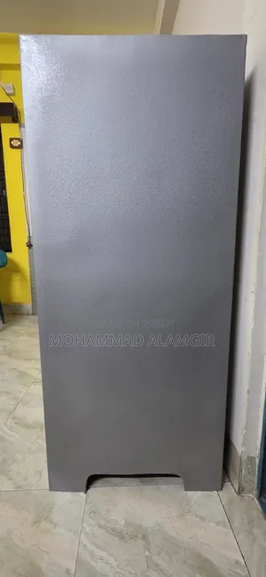 ভিনটেজ মজবুত স্টিলের আলমারি