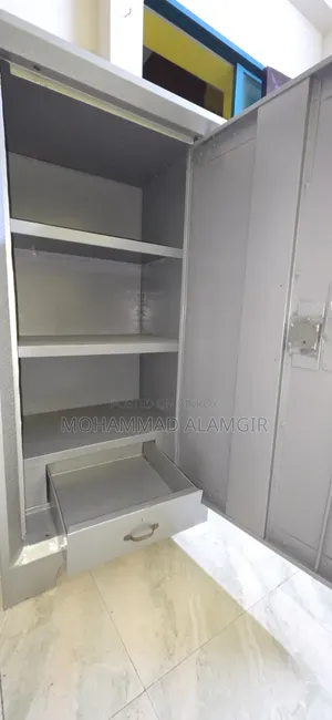 ভিনটেজ মজবুত স্টিলের আলমারি