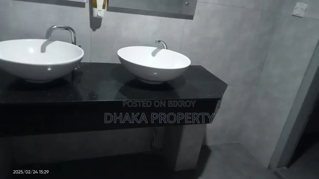 গুলশান ২-এ ১৩০০০ বর্গফুটের ফার্নিশড কর্পোরেট অফিস ভাড়ার জন্য