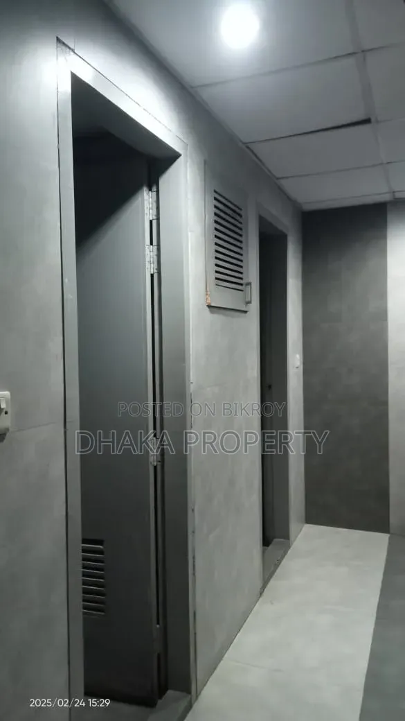 গুলশান ২-এ ১৩০০০ বর্গফুটের ফার্নিশড কর্পোরেট অফিস ভাড়ার জন্য