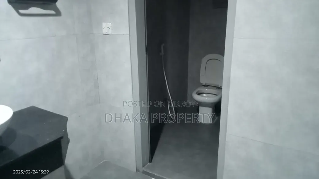 গুলশান ২-এ ১৩০০০ বর্গফুটের ফার্নিশড কর্পোরেট অফিস ভাড়ার জন্য