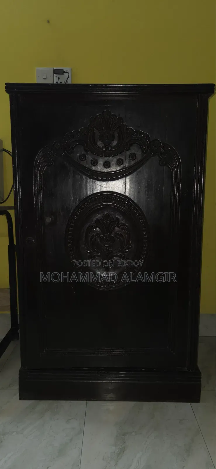 সেগুন কাঠের আলমারি