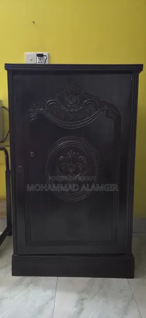 সেগুন কাঠের আলমারি
