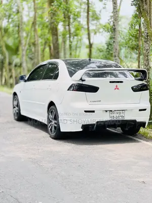 মিতসুবিশি ল্যান্সার ২০০৮ সাদা
