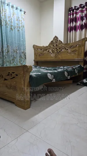 6/7 Feet Beautiful Teak Wood Bed for Sale.
