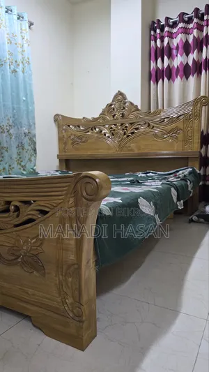 6/7 Feet Beautiful Teak Wood Bed for Sale.