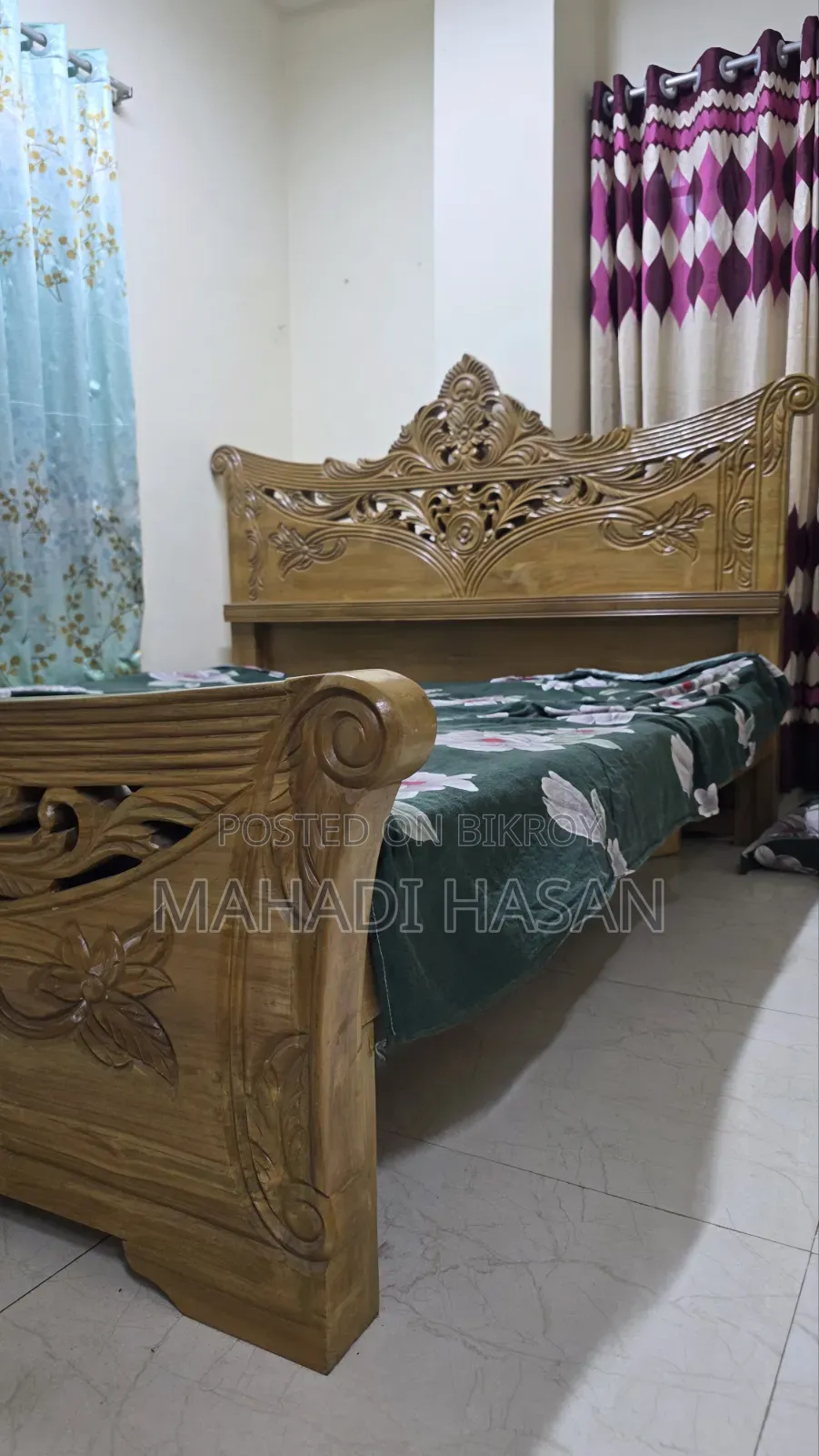 6/7 Feet Beautiful Teak Wood Bed for Sale.