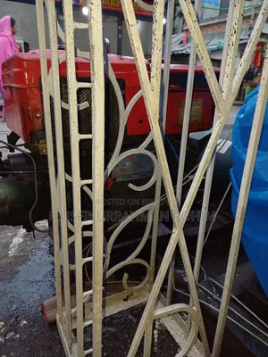 ২০ঘোড়া জেডি রেডিয়েটর ইঞ্জিন এবং সাথে সেল্ফ লাগানো আছে ও মিংডং ১০কিলো
