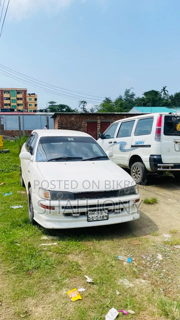 Toyota Corolla Automatic 1999 White