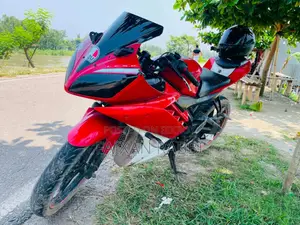 ইয়ামাহা ২০১২ লাল
