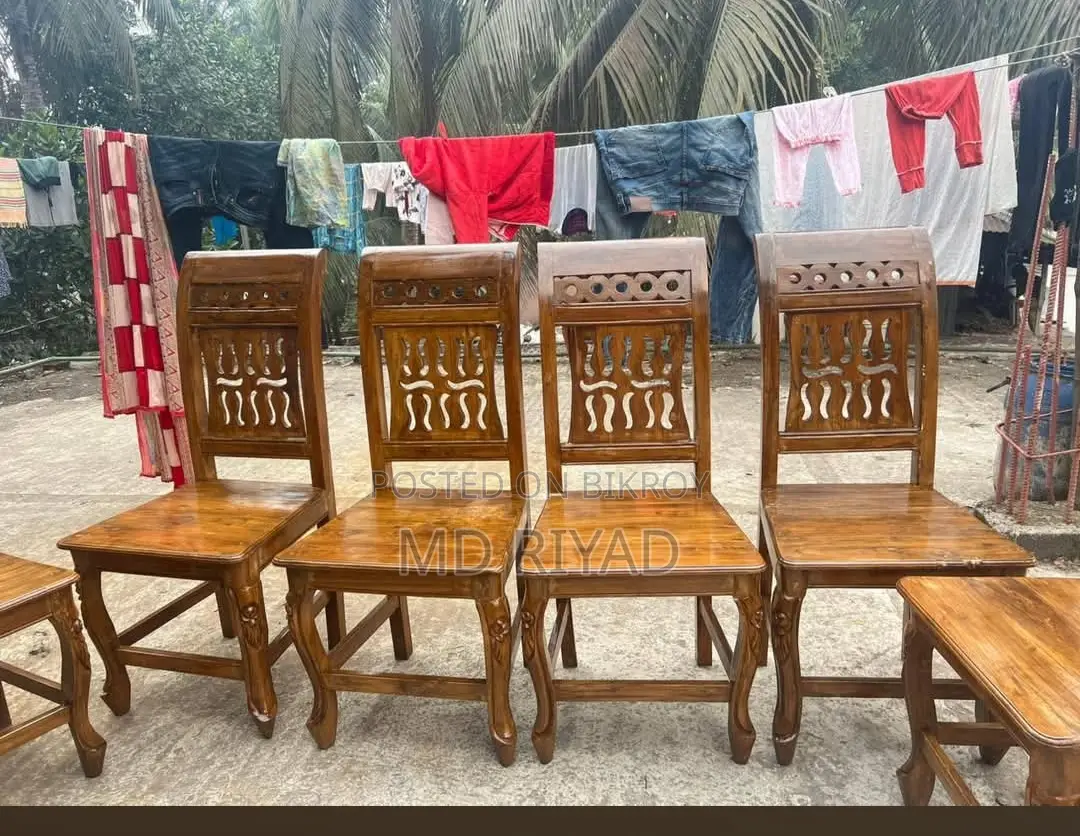 ব্যবহৃত ৬ চেয়ারের কাঠের ডাইনিং টেবিল বিক্রয় হবে