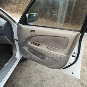 Toyota Corolla 1999 White
