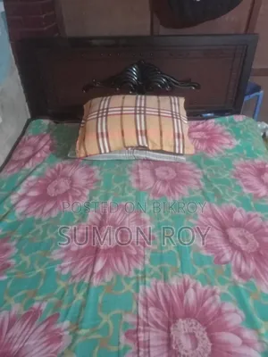একটি সেমি-ডাবল বেড বিক্রয় হবে।