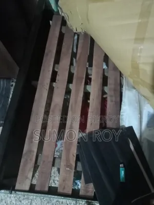 একটি সেমি-ডাবল বেড বিক্রয় হবে।