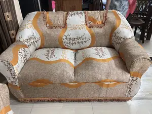 গোল আকৃতির সোফা সেট