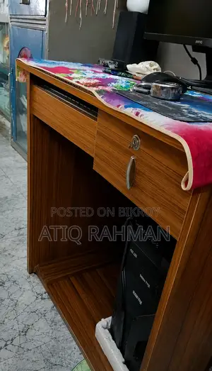 কম্পিউটার টেবিল, চেয়ার