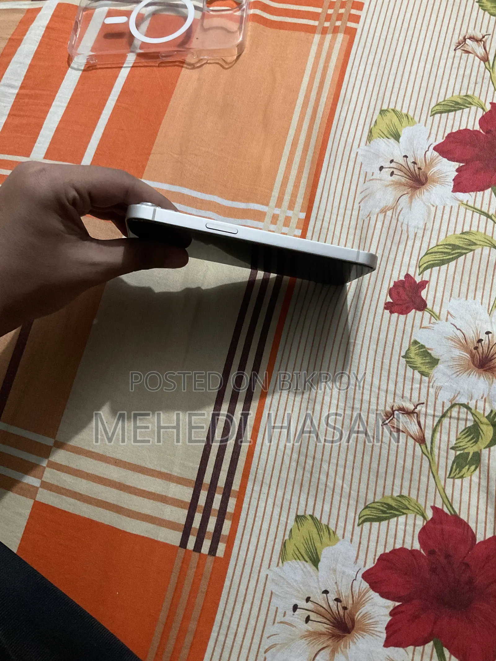 অ্যাপল আইফোন ১৩ ১২৮ জিবি সাদা