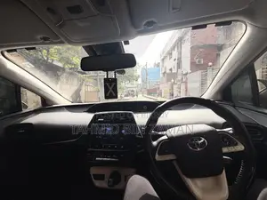 টয়োটা প্রিয়াস ২০১৭ কালো