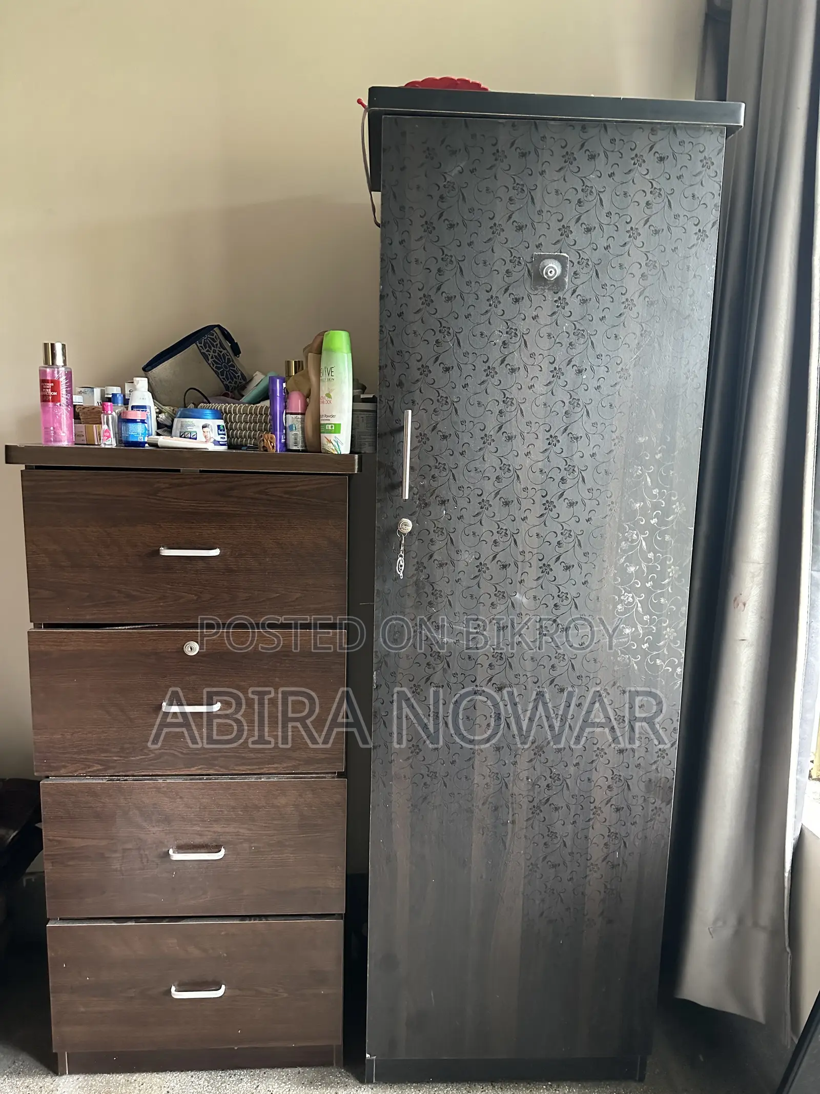 ওয়ার্ডরোব এবং আলমারি