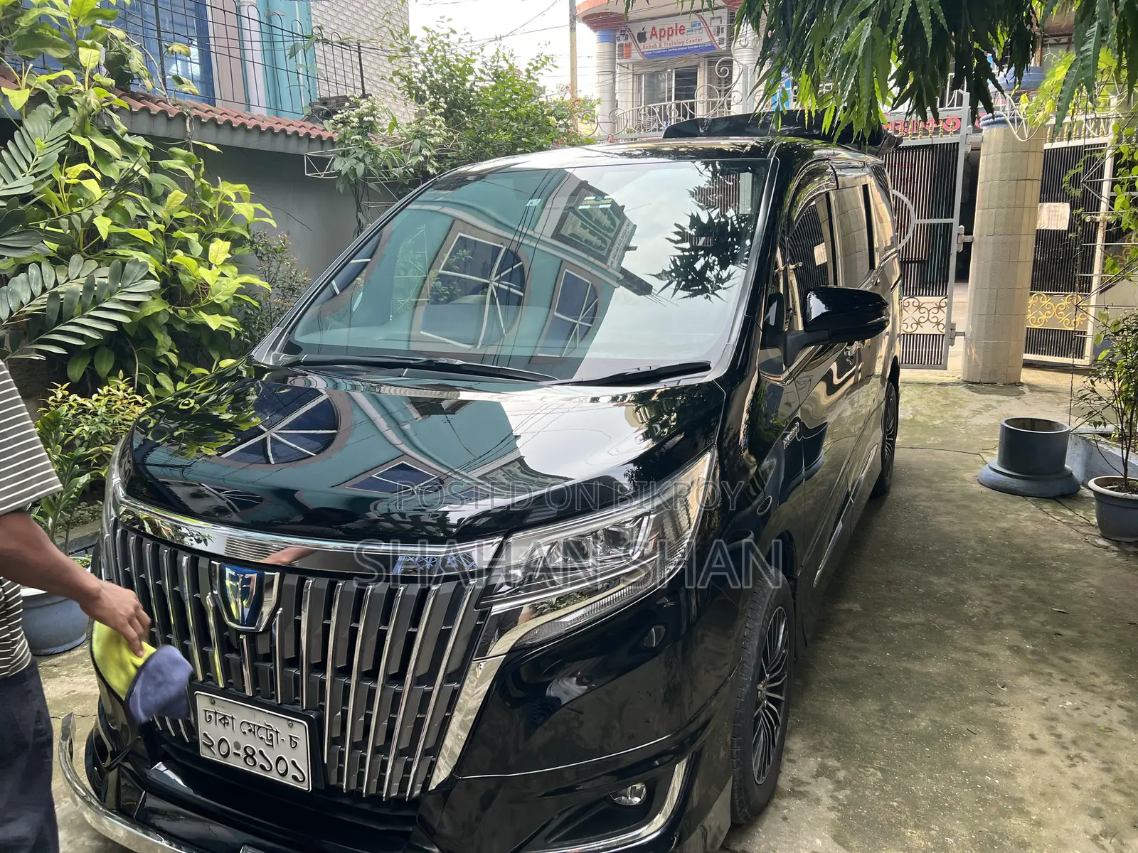 টয়োটা এস্কয়ার ২.০ এফডব্লিউডি (৭ সিটার) ২০১৭ ব্ল্যাক