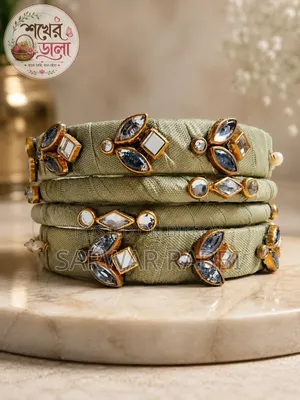 হাতে তৈরি কুন্দন চুড়ি