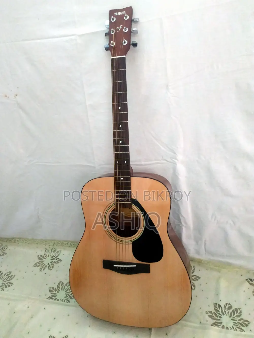 Yamaha F310 Acoustic Guitar With Accessories and Free Gifts