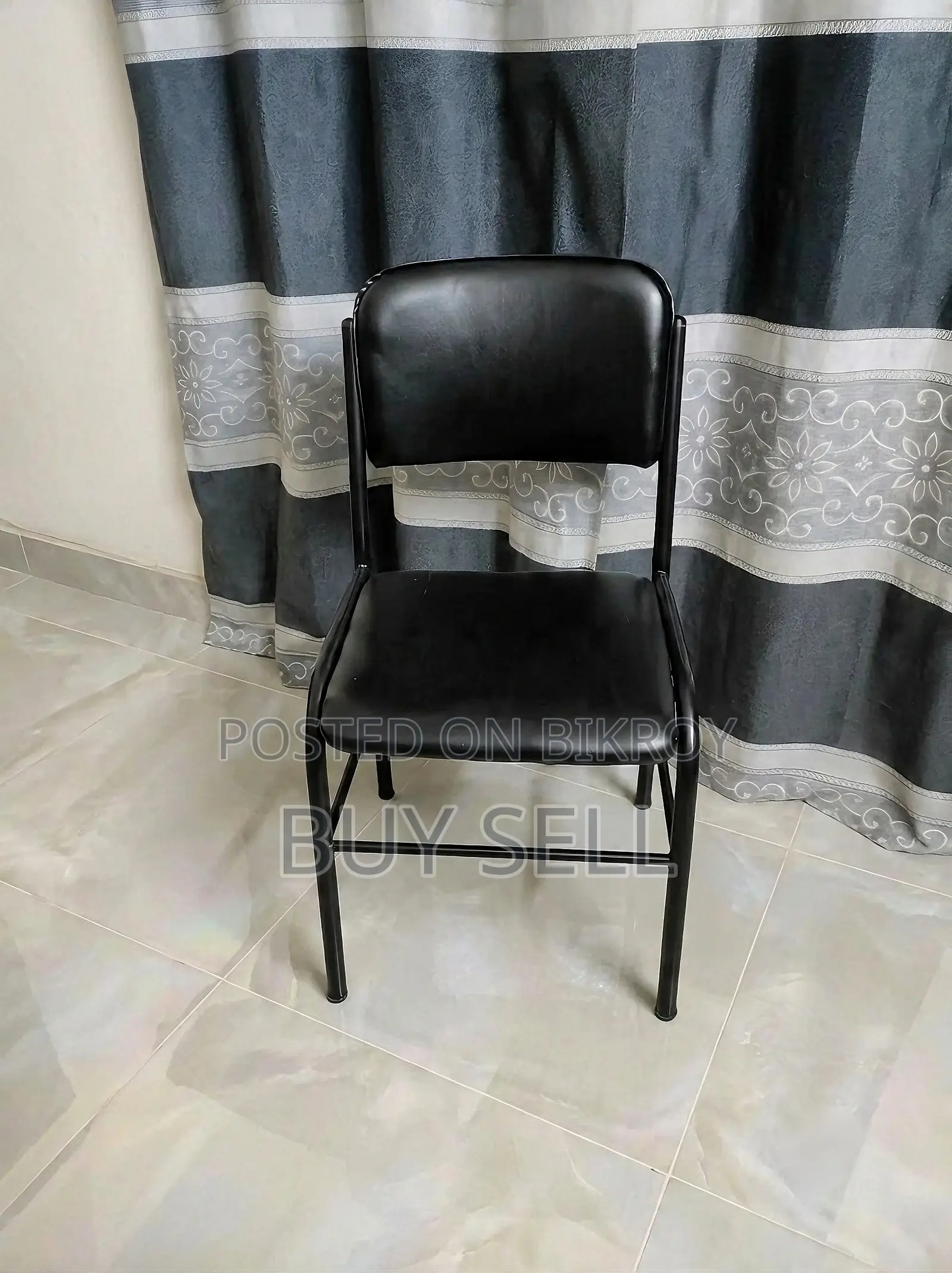 সাকুরা চেয়ার