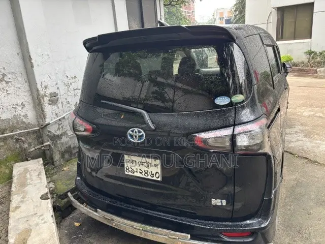 টয়োটা সিয়েন্টা ২০১৭ কালো