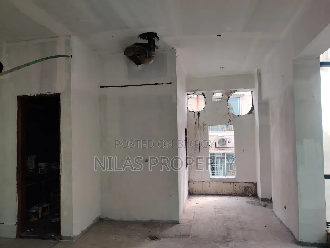 Prime Front View Commercial Space Rent in Dhanmondi
