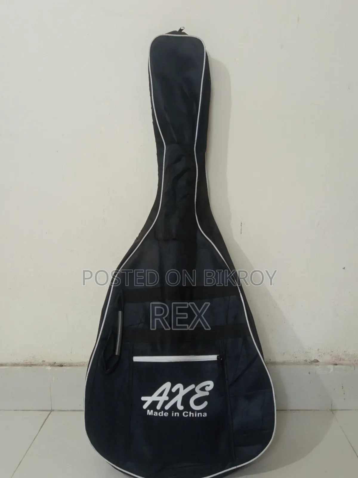 গিটার বিক্রি হবে