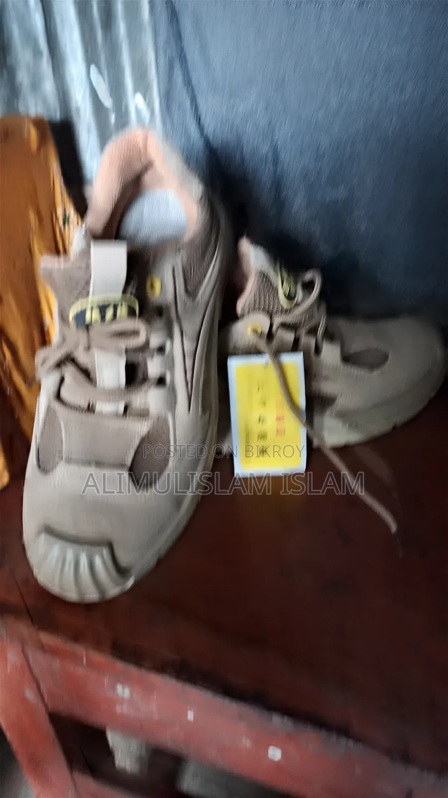 One pair of safety shoes new quality