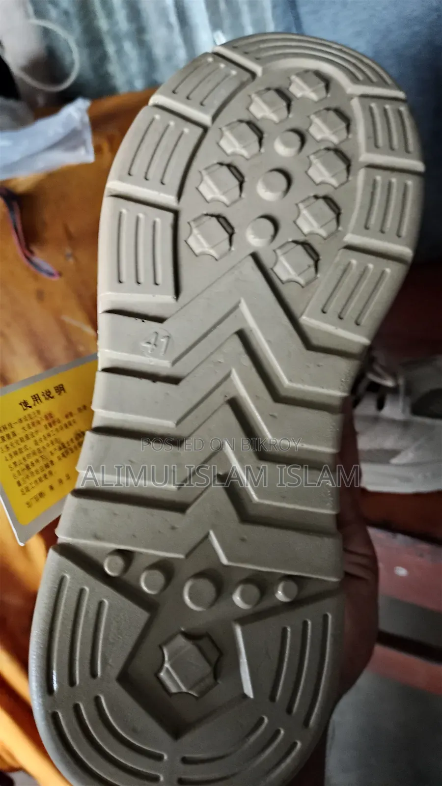 One pair of safety shoes new quality