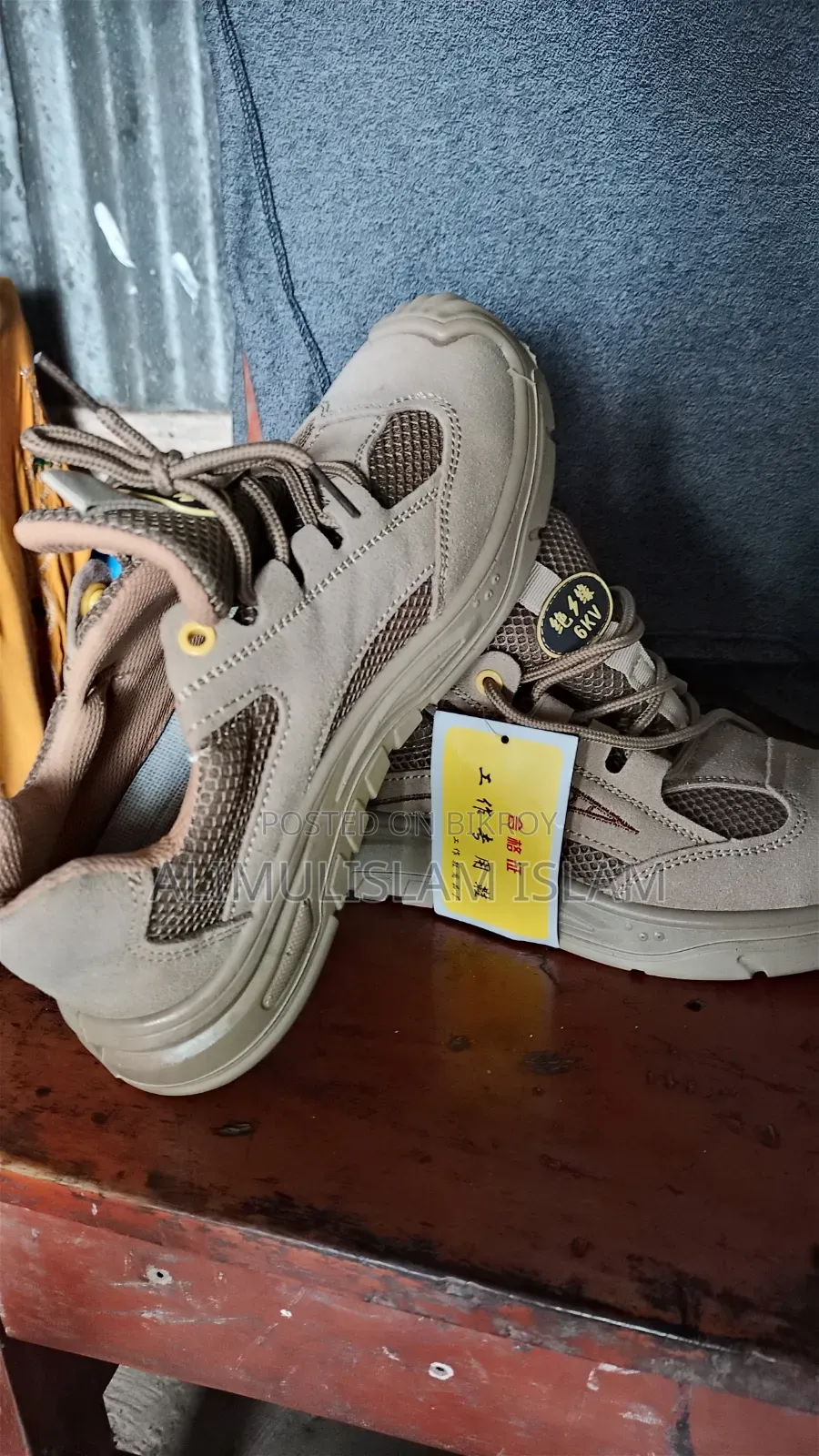 One pair of safety shoes new quality