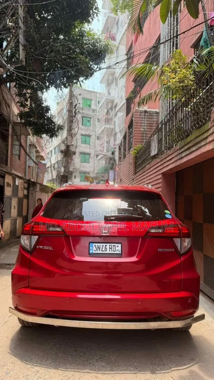 হোন্ডা ভেজেল ১.৫ হাইব্রিড ২ডব্লিউডি ২০১৬ লাল