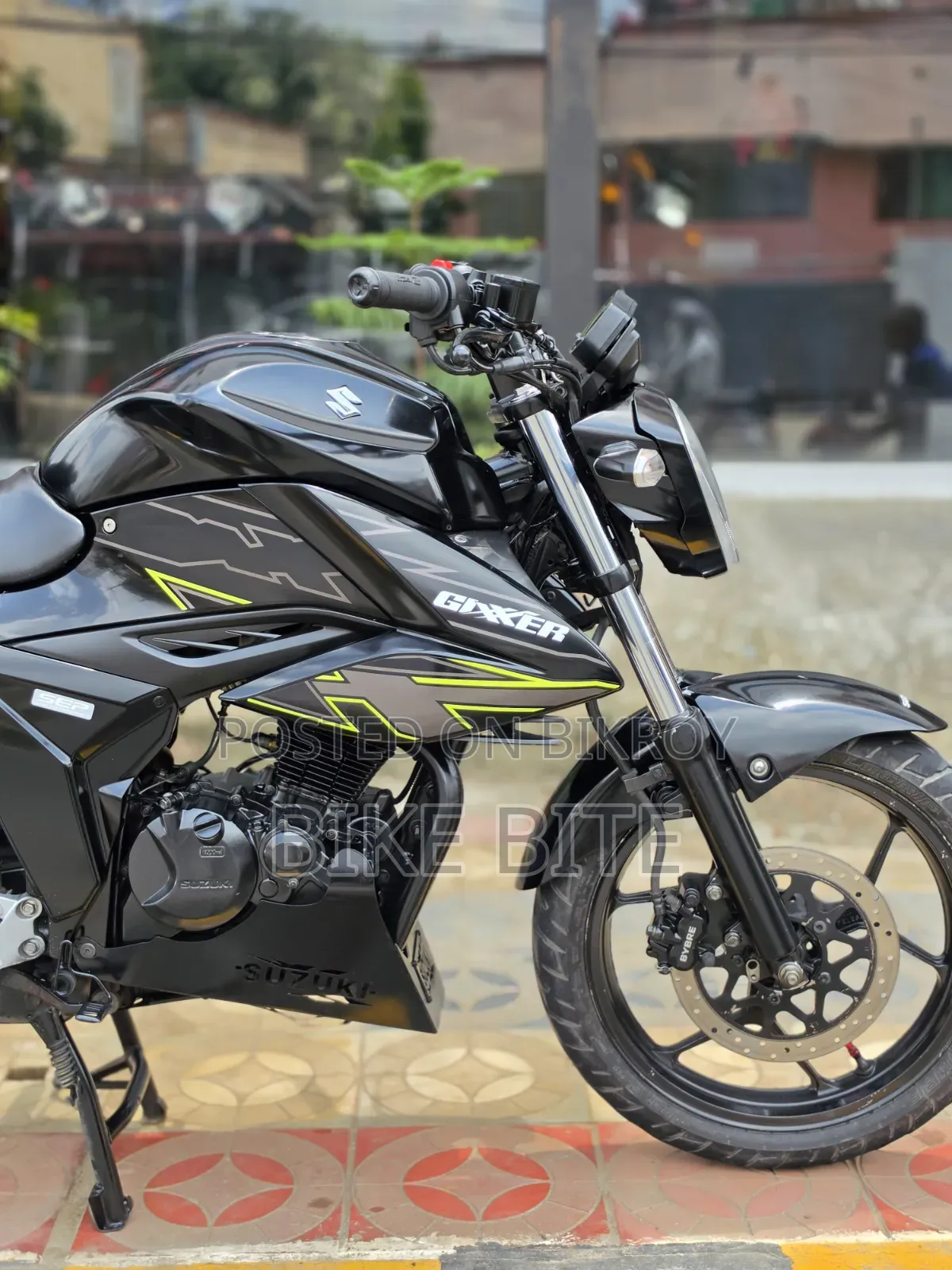 সুজুকি ২০২৫ ব্ল্যাক