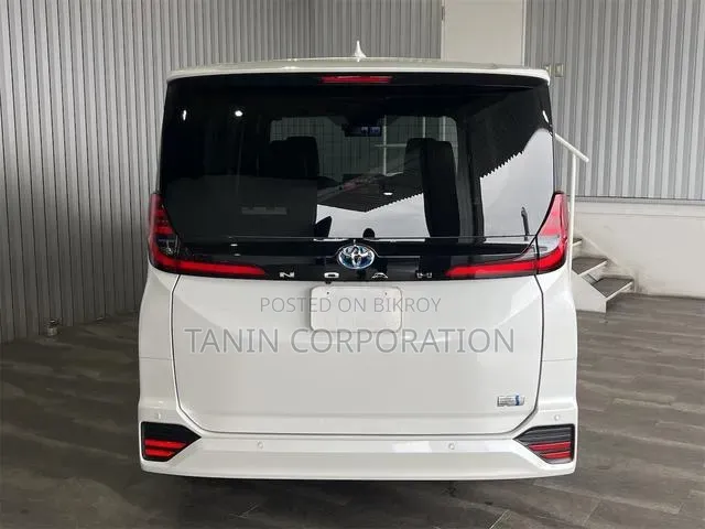 Toyota Noah 2022 Pearl