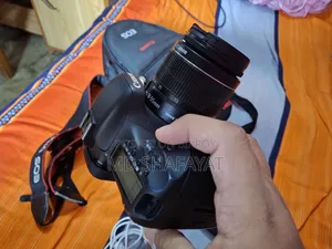 ক্যানন ইওএস ৭ডি ১৮ মেগাপিক্সেল সেমি প্রফেশনাল গ্রেড ক্যামেরা