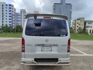 Toyota HiAce 2013 Silver