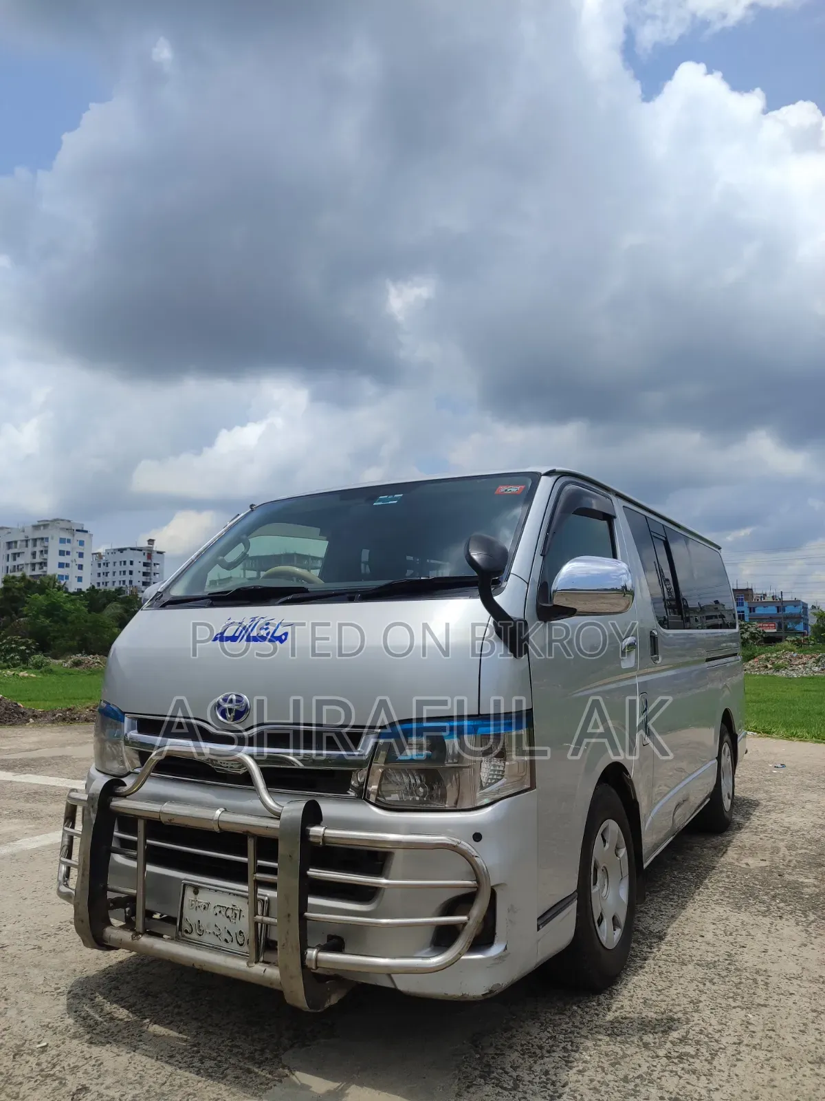 Toyota HiAce 2013 Silver