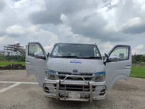 Toyota HiAce 2013 Silver